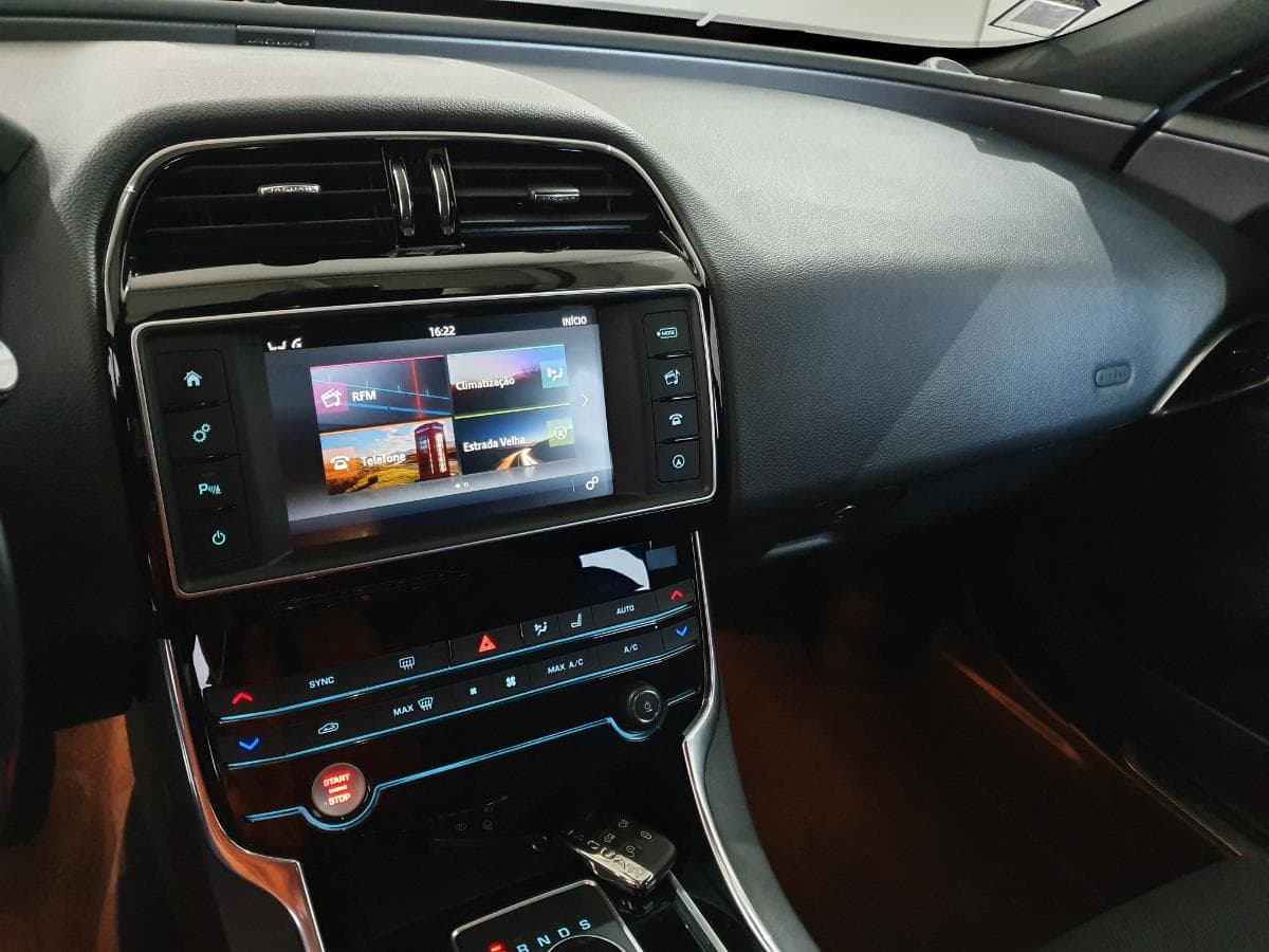 Jaguar XE 2.0D · Ano 2016 — image 30