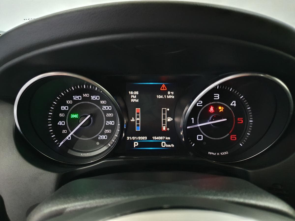 Jaguar XE 2.0D · Ano 2016 — image 36