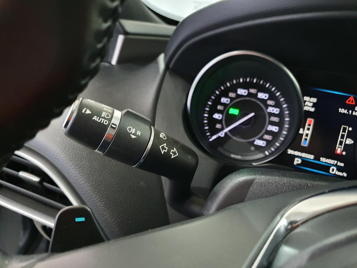 Jaguar XE 2.0D · Ano 2016 — image 37