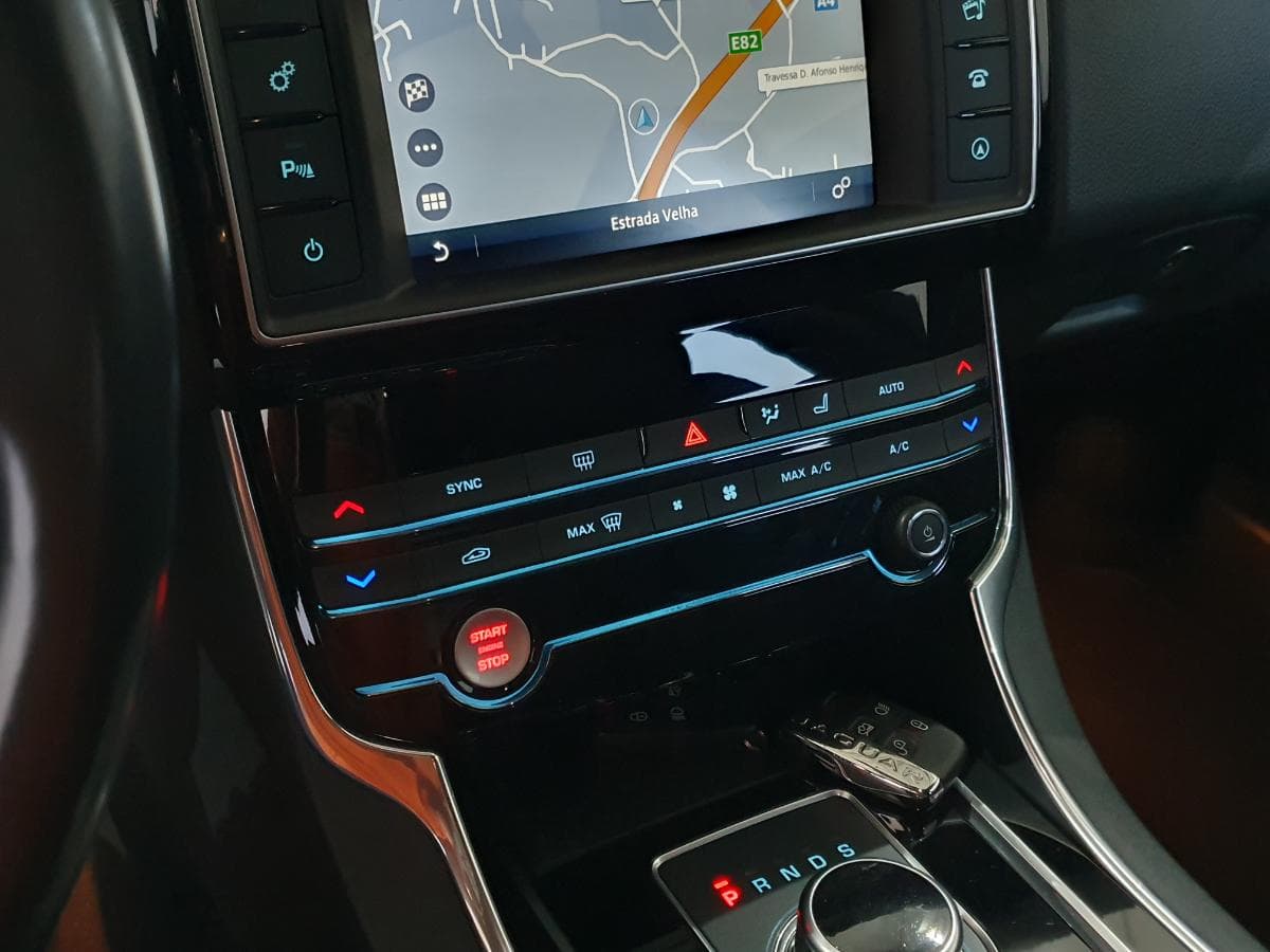 Jaguar XE 2.0D · Ano 2016 — image 39