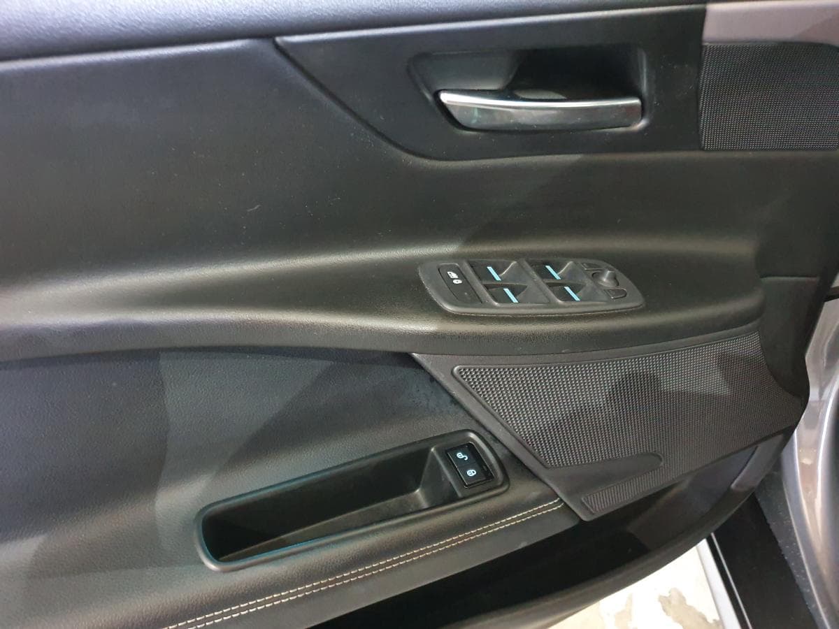 Jaguar XE 2.0D · Ano 2016 — image 40