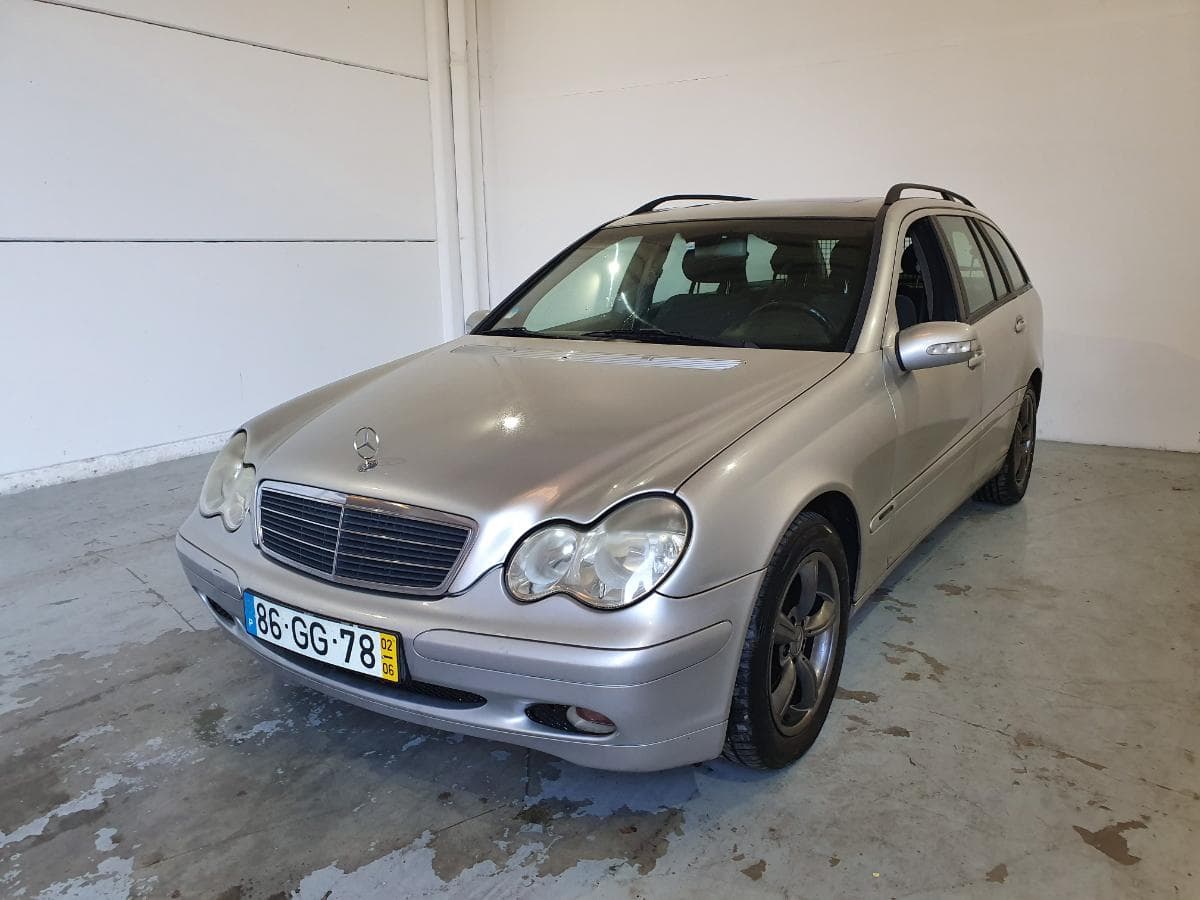 Mercedes-Benz C220 2.2 CDI · Ano 2002 — imagem 1