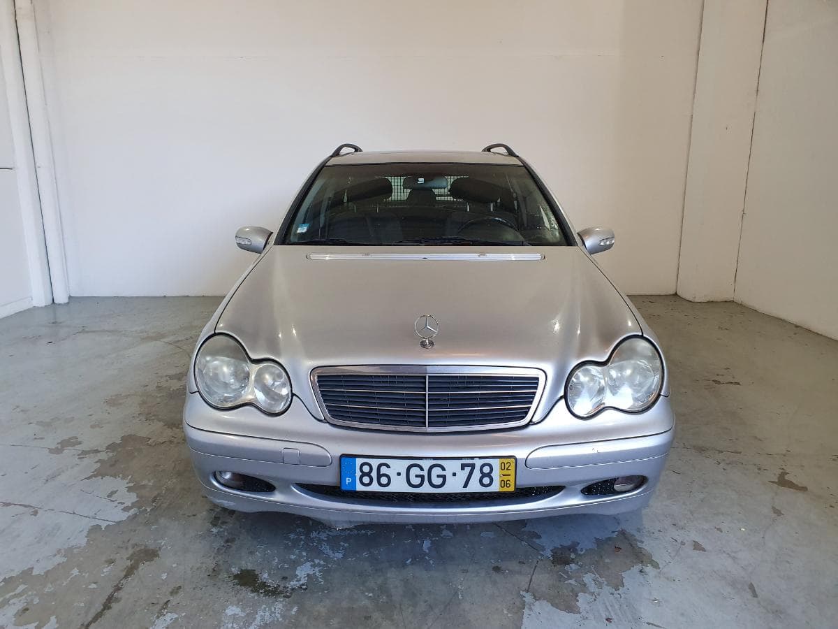 Mercedes-Benz C220 2.2 CDI · Ano 2002 — imagem 2
