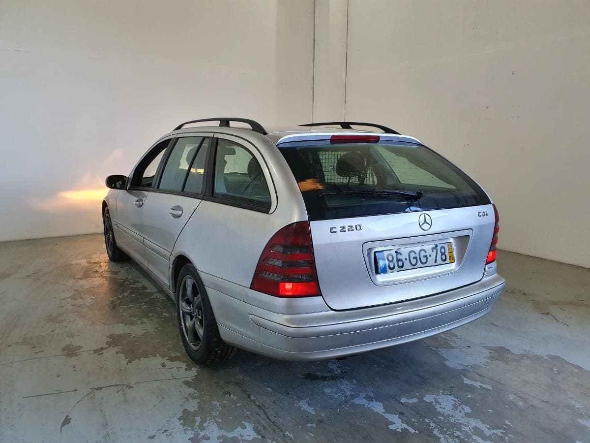 Mercedes-Benz C220 2.2 CDI · Ano 2002 — imagem 6
