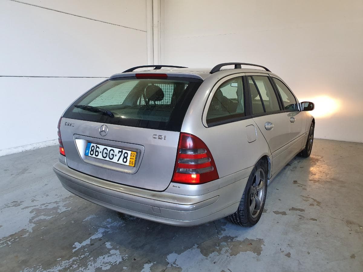 Mercedes-Benz C220 2.2 CDI · Ano 2002 — imagem 8