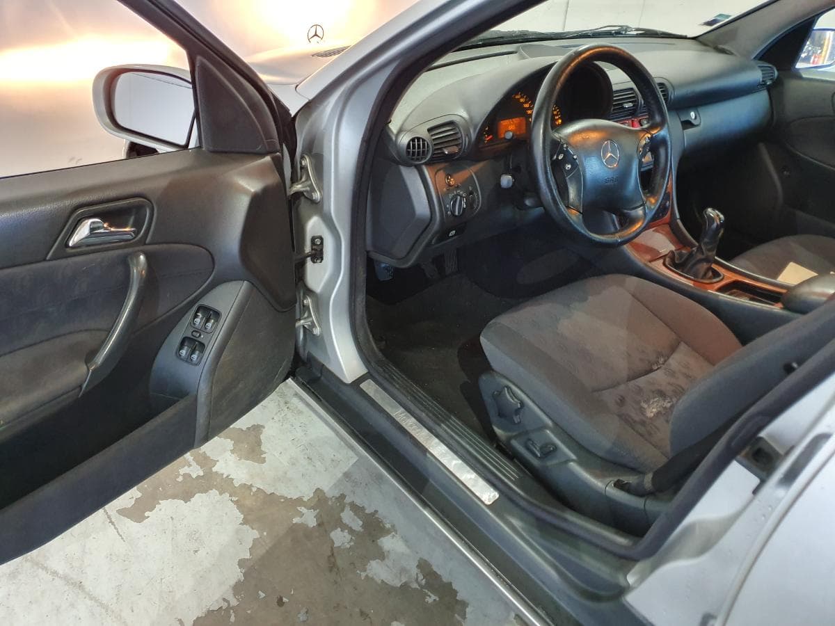 Mercedes-Benz C220 2.2 CDI · Ano 2002 — imagem 20