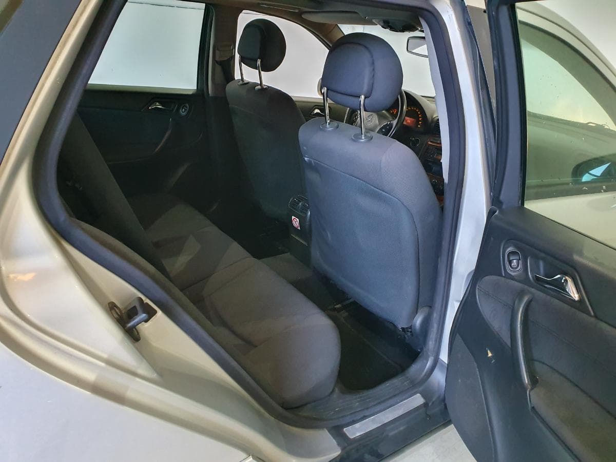 Mercedes-Benz C220 2.2 CDI · Ano 2002 — imagem 23