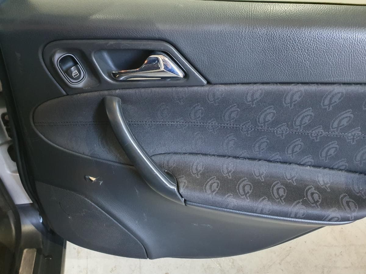 Mercedes-Benz C220 2.2 CDI · Ano 2002 — imagem 24