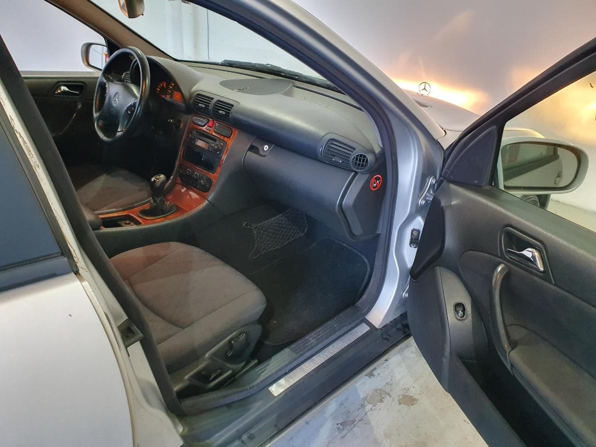 Mercedes-Benz C220 2.2 CDI · Ano 2002 — imagem 27