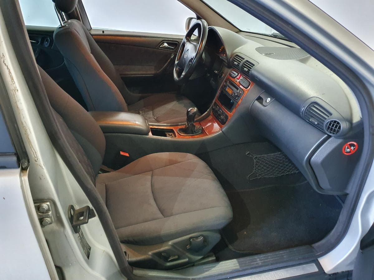 Mercedes-Benz C220 2.2 CDI · Ano 2002 — imagem 29
