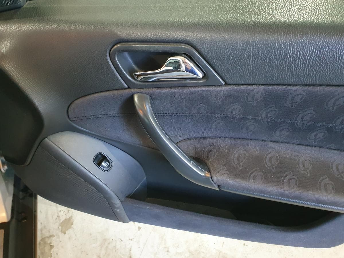 Mercedes-Benz C220 2.2 CDI · Ano 2002 — imagem 28