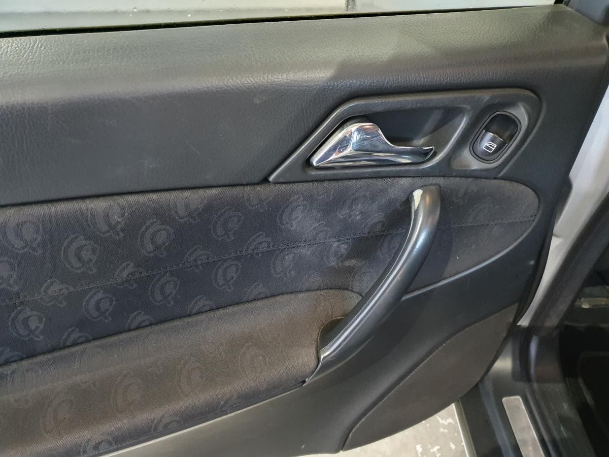 Mercedes-Benz C220 2.2 CDI · Ano 2002 — imagem 32