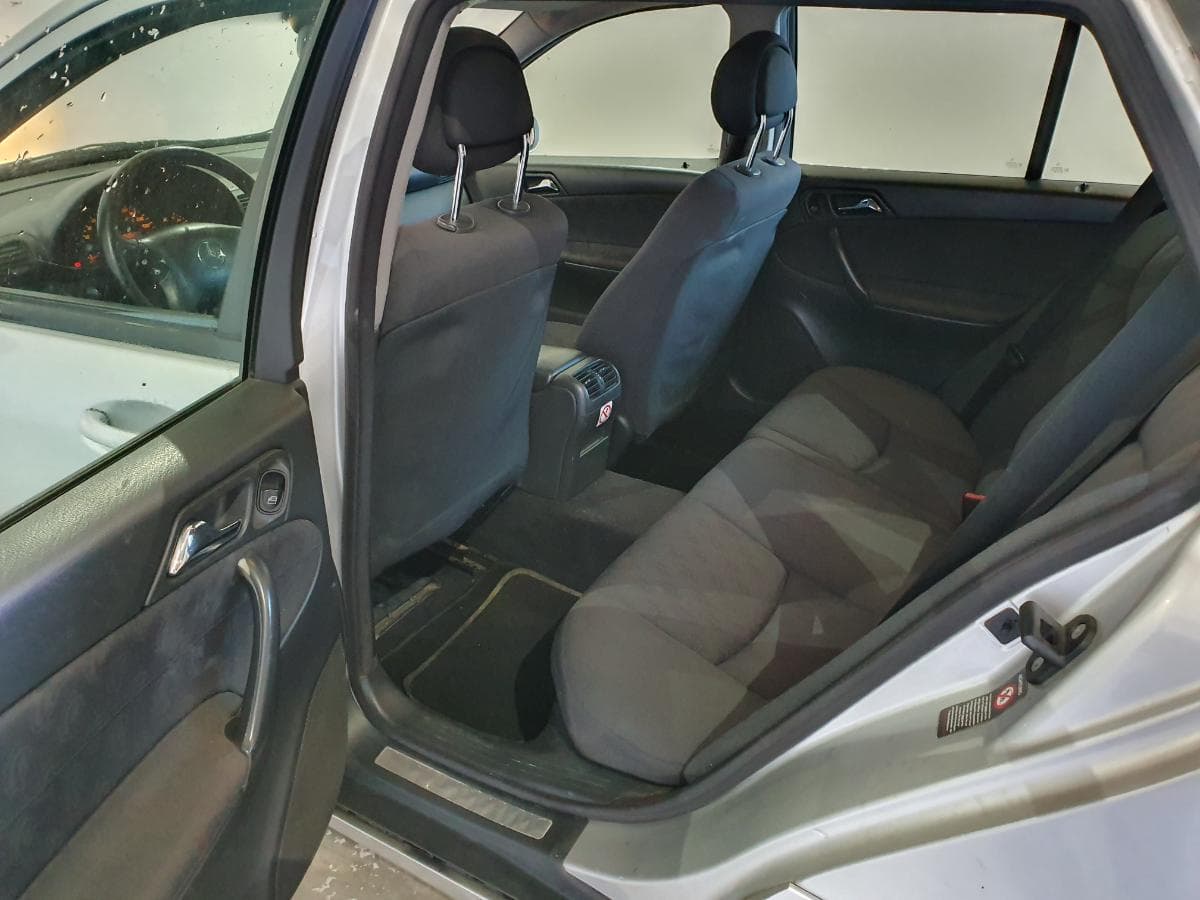 Mercedes-Benz C220 2.2 CDI · Ano 2002 — imagem 31