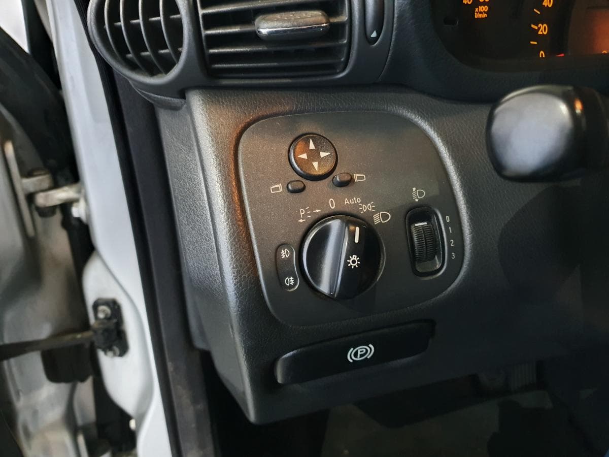 Mercedes-Benz C220 2.2 CDI · Ano 2002 — imagem 38