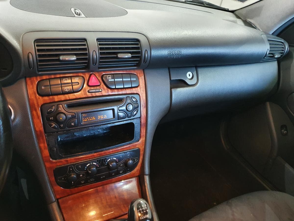 Mercedes-Benz C220 2.2 CDI · Ano 2002 — imagem 41