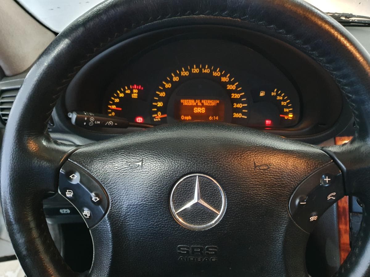 Mercedes-Benz C220 2.2 CDI · Ano 2002 — imagem 39