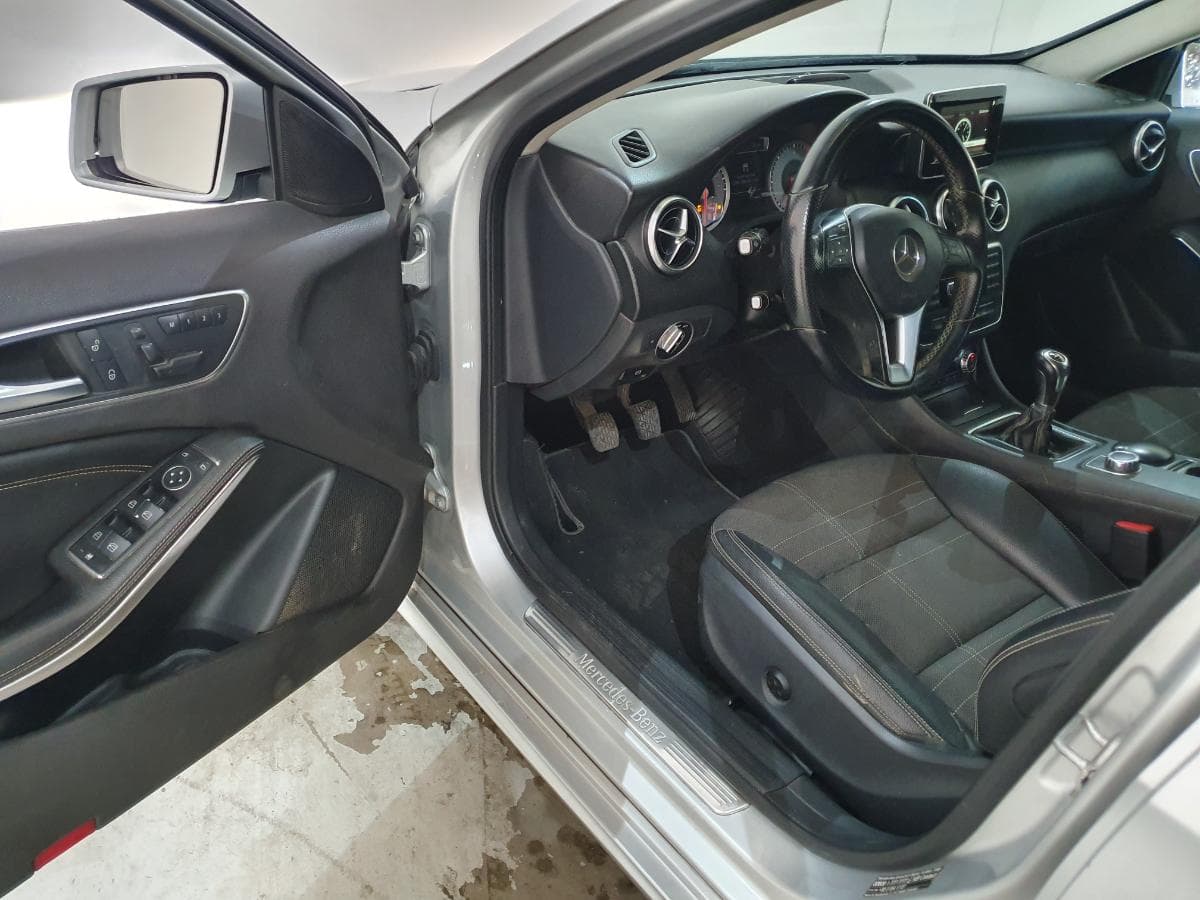 Mercedes-Benz A180 1.5CDI · Ano 2013 — imagem 22