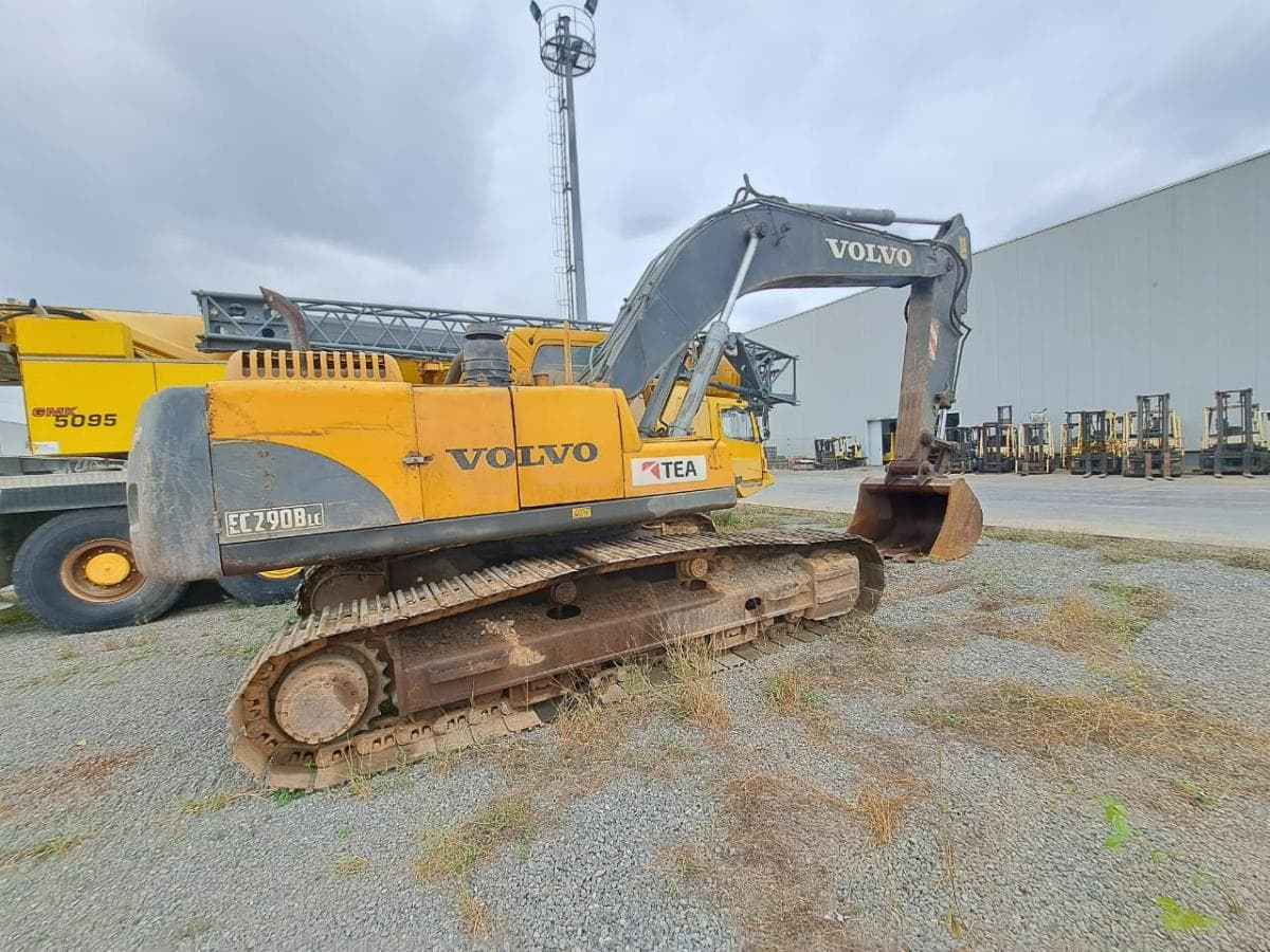 Escavadora VOLVO EC290BLC · Viana — image 9