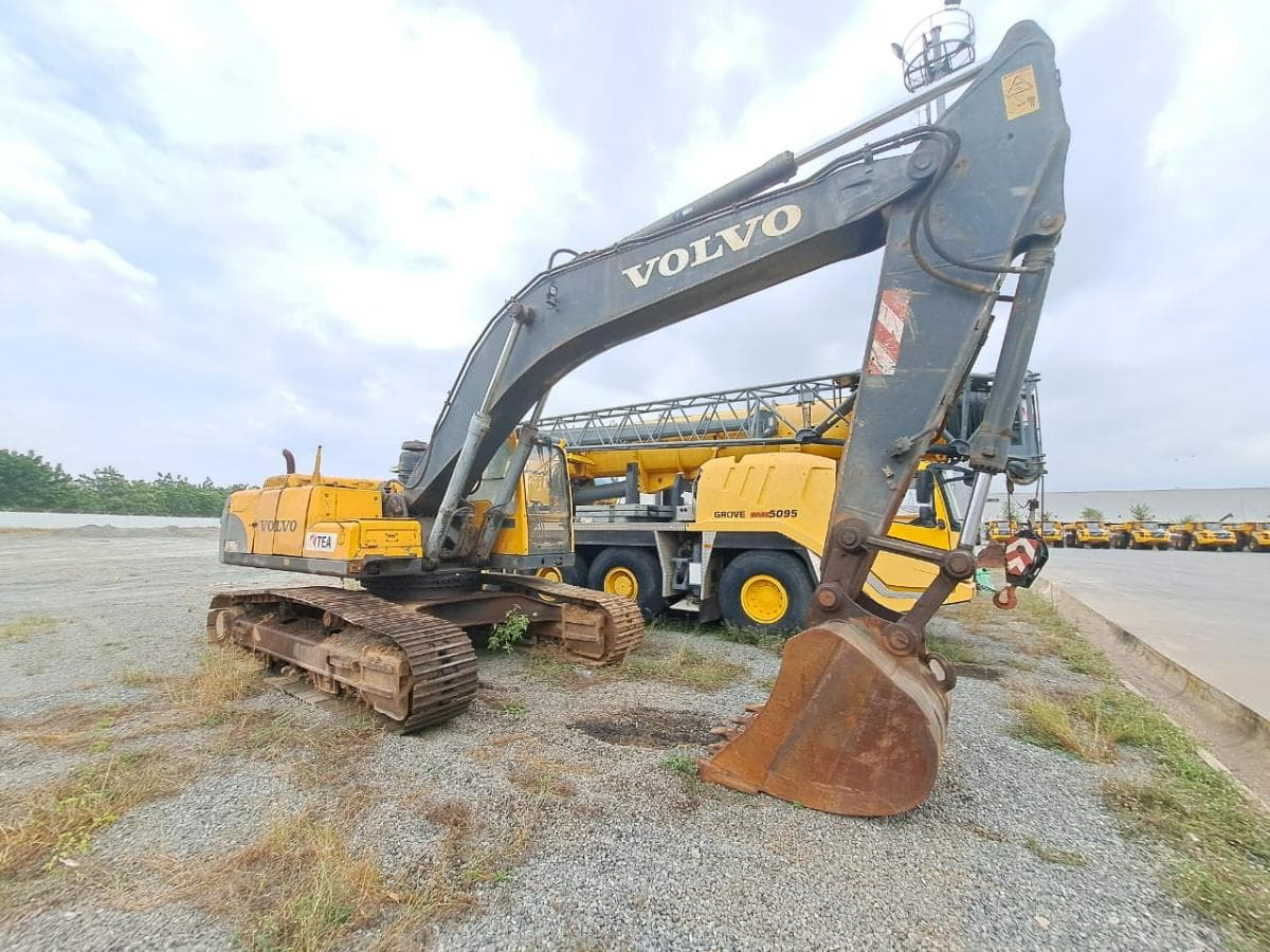 Escavadora VOLVO EC290BLC · Viana — image 7