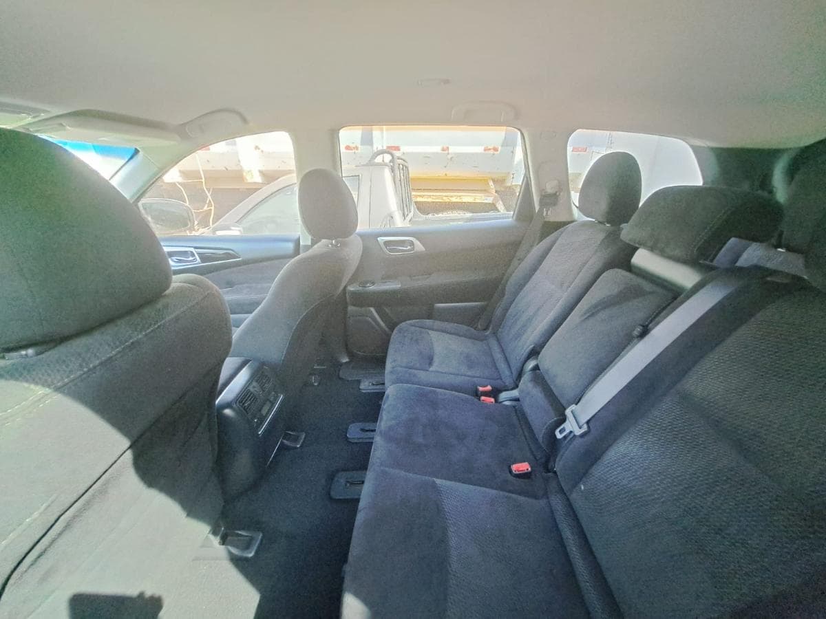 Veículo NISSAN Pathfinder · Viana — image 7