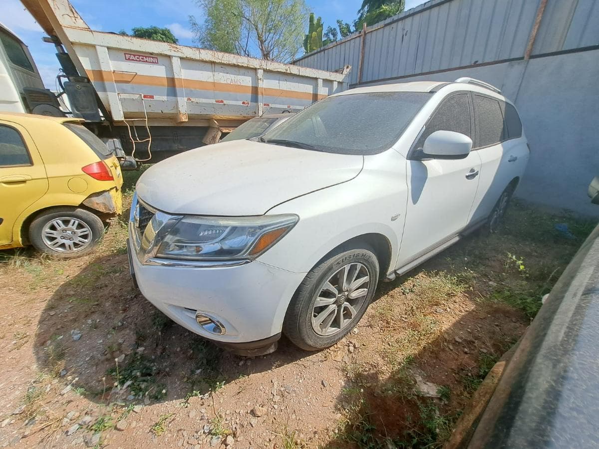 Veículo NISSAN Pathfinder · Viana — image 1