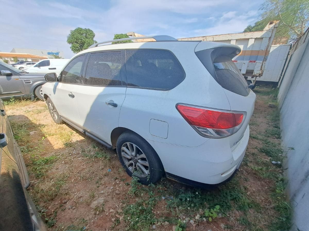 Veículo NISSAN Pathfinder · Viana — image 4