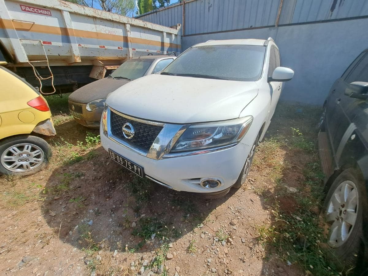 Veículo NISSAN Pathfinder · Viana — image 6