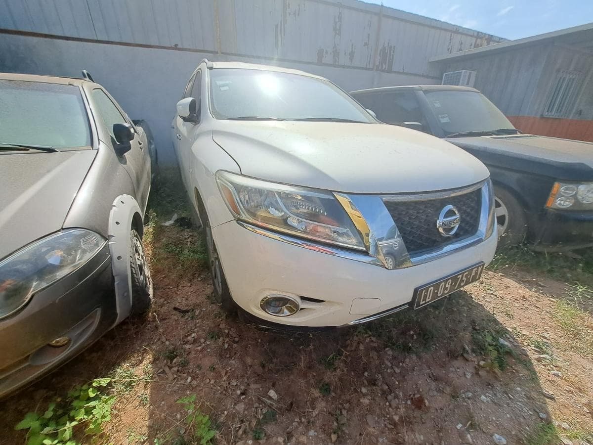 Veículo NISSAN Pathfinder · Viana — image 5
