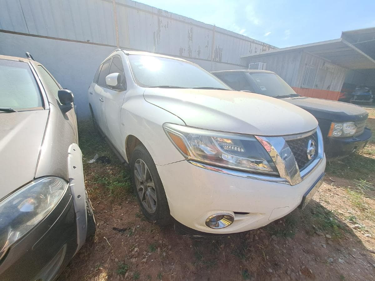 Veículo NISSAN Pathfinder · Viana — image 11