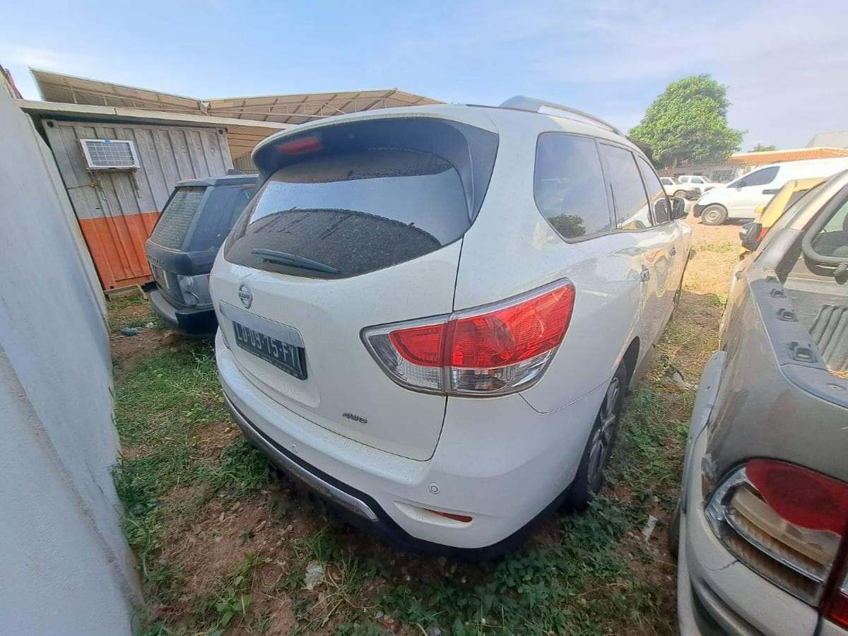 Veículo NISSAN Pathfinder · Viana — image 10