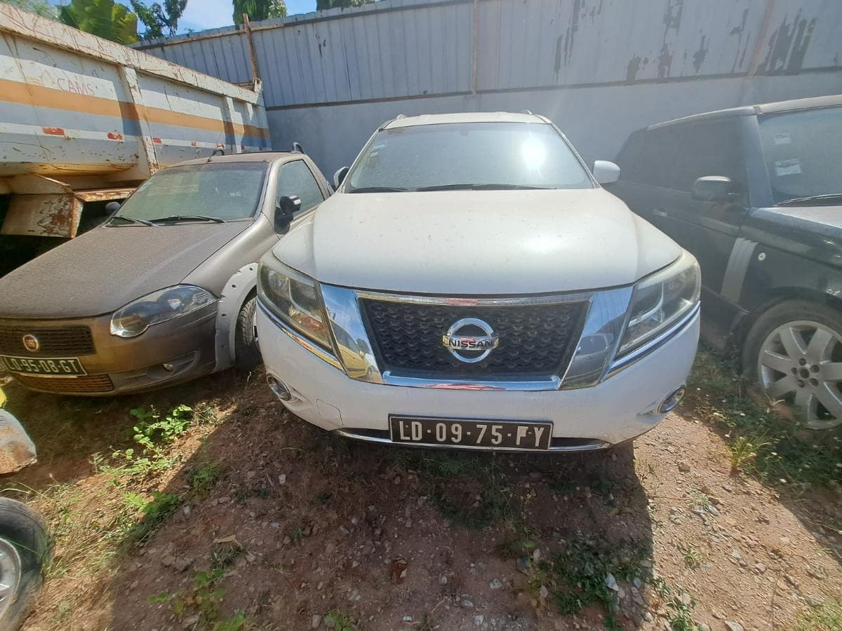 Veículo NISSAN Pathfinder · Viana — image 2