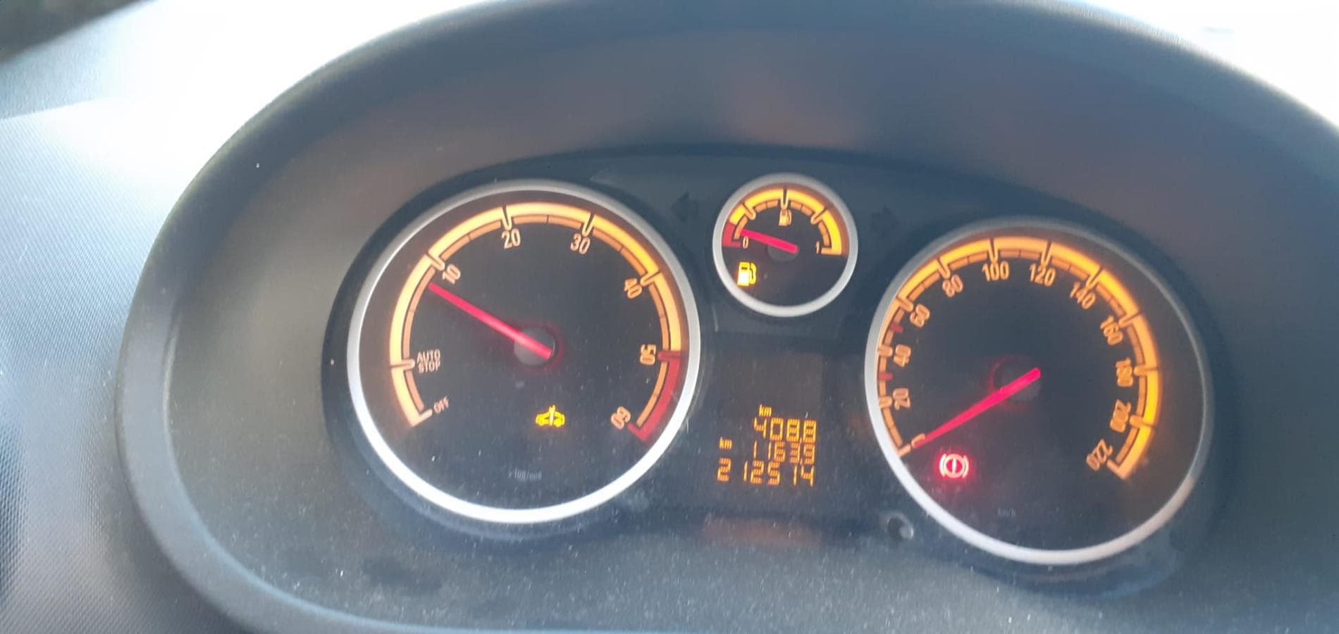 Opel Corsa 1.3CDTI · Ano 2013 — imagen 14