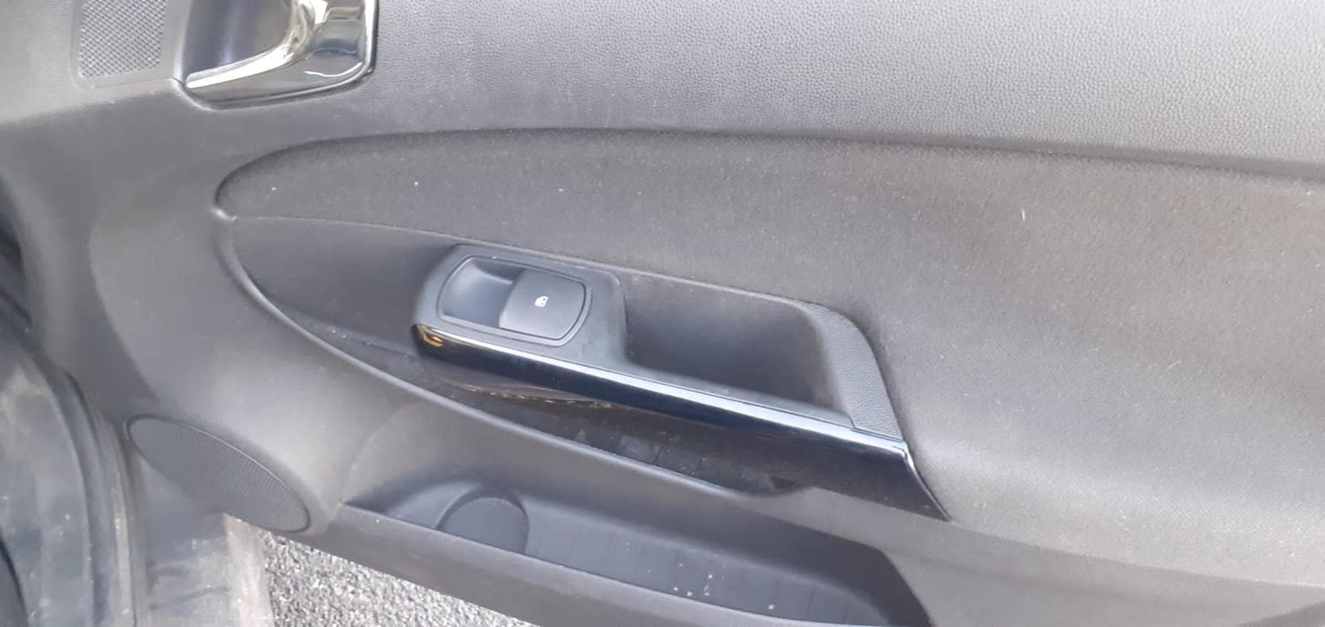 Opel Corsa 1.3CDTI · Ano 2013 — imagen 18