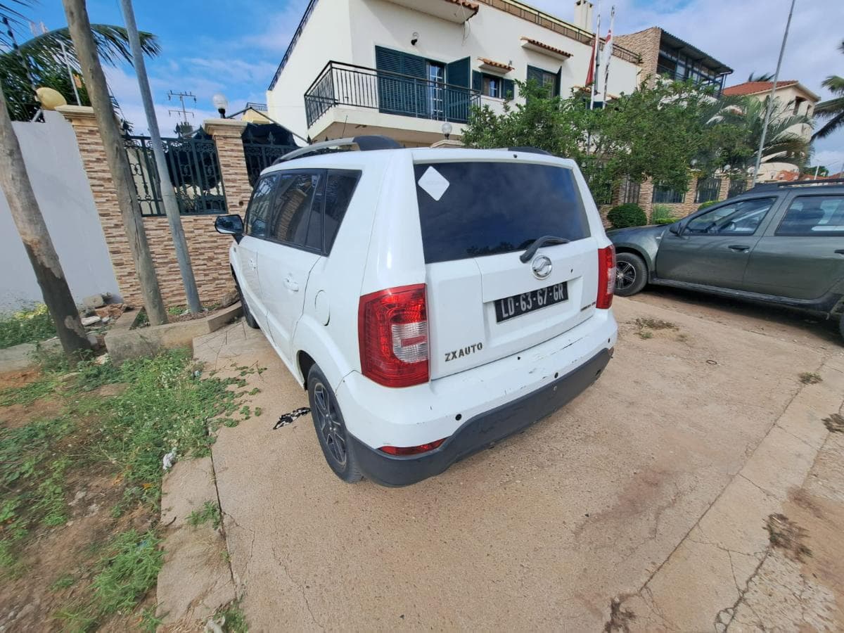 Veículo Zxauto C3 · Viana — image 11