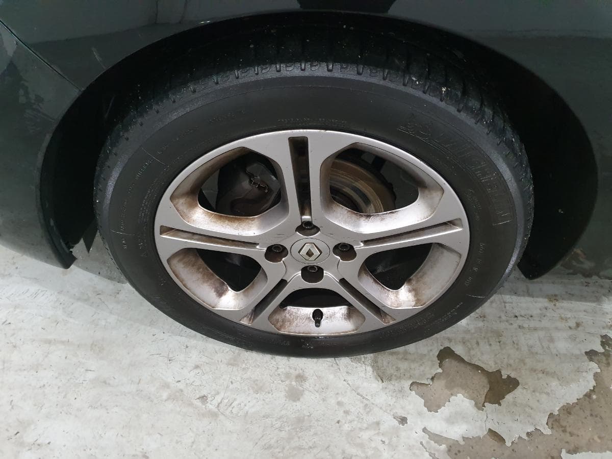 Renault Clio 1.5 DCI · Ano 2014 — image 13