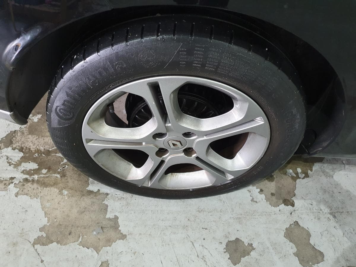 Renault Clio 1.5 DCI · Ano 2014 — image 15