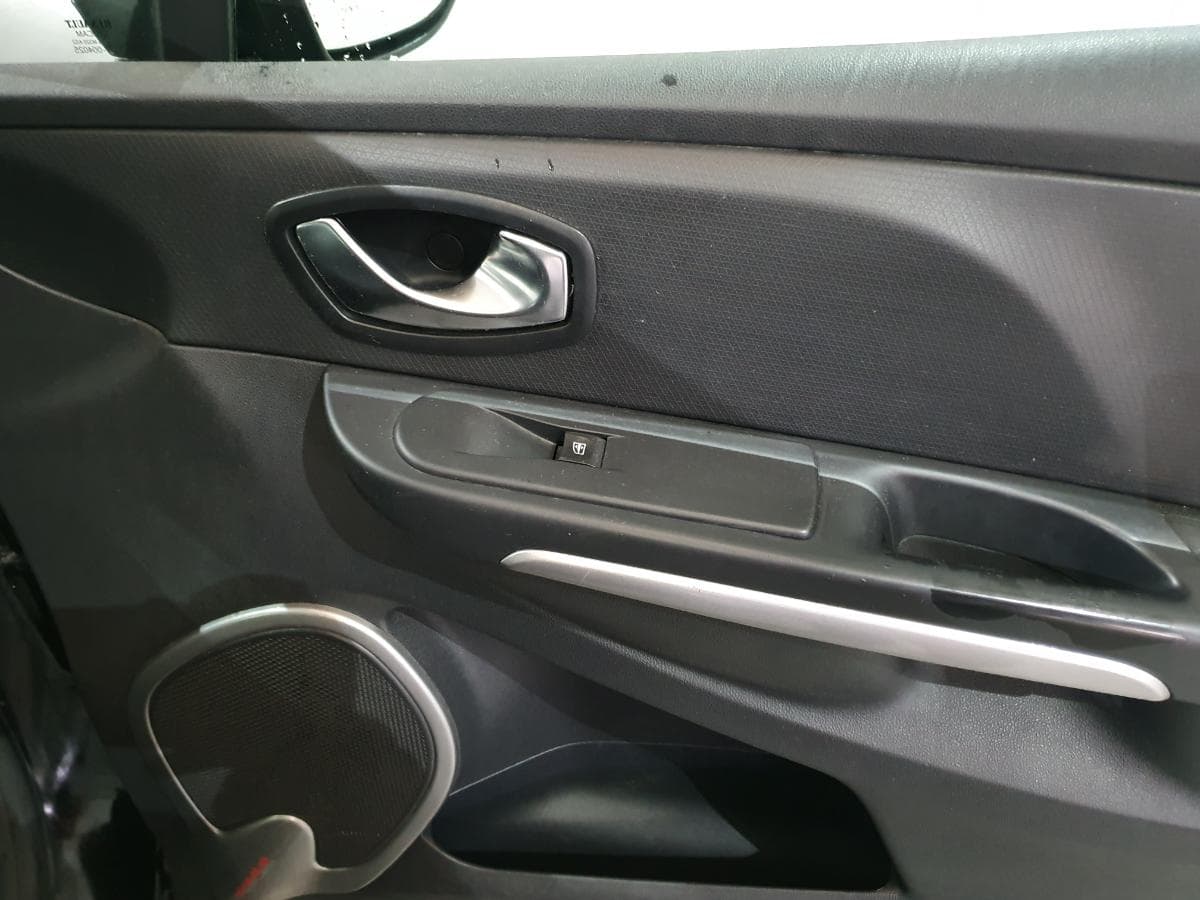 Renault Clio 1.5 DCI · Ano 2014 — image 18