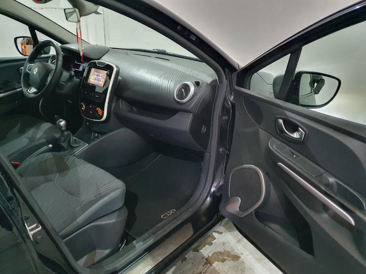 Renault Clio 1.5 DCI · Ano 2014 — image 19