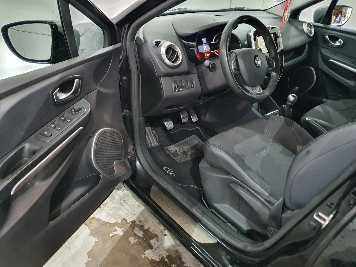Renault Clio 1.5 DCI · Ano 2014 — image 17