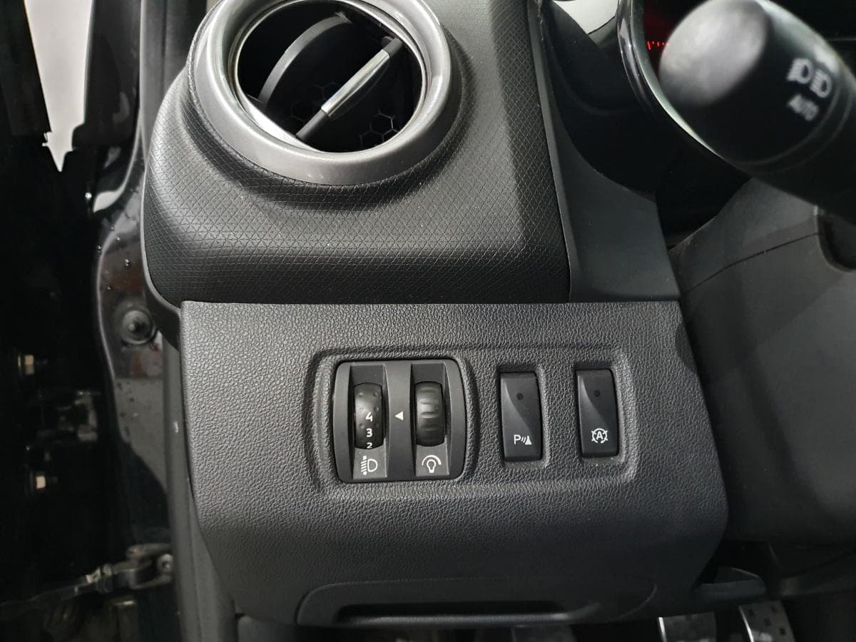 Renault Clio 1.5 DCI · Ano 2014 — image 28