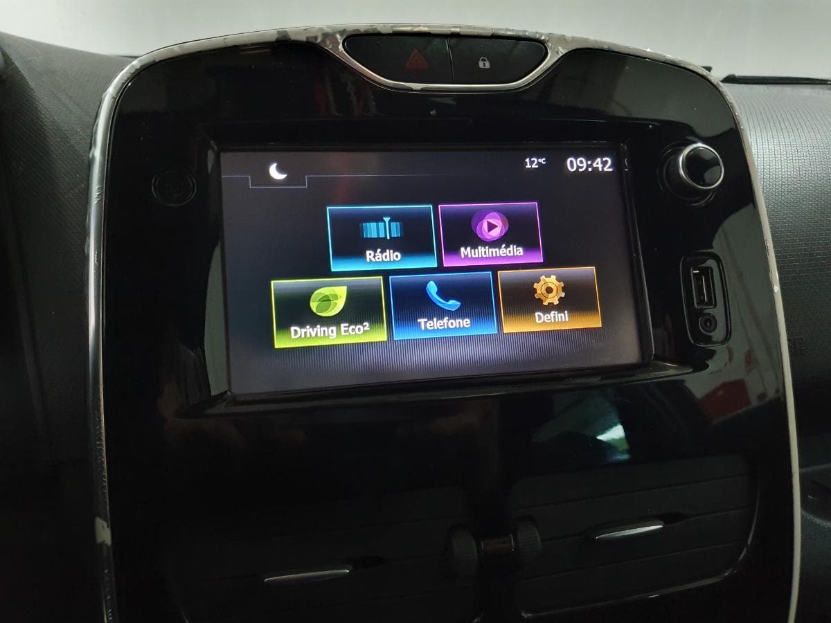 Renault Clio 1.5 DCI · Ano 2014 — image 30