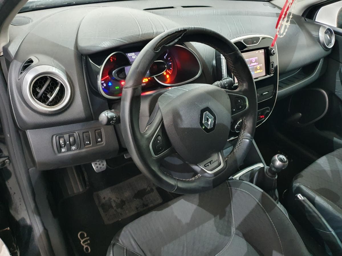 Renault Clio 1.5 DCI · Ano 2014 — image 29