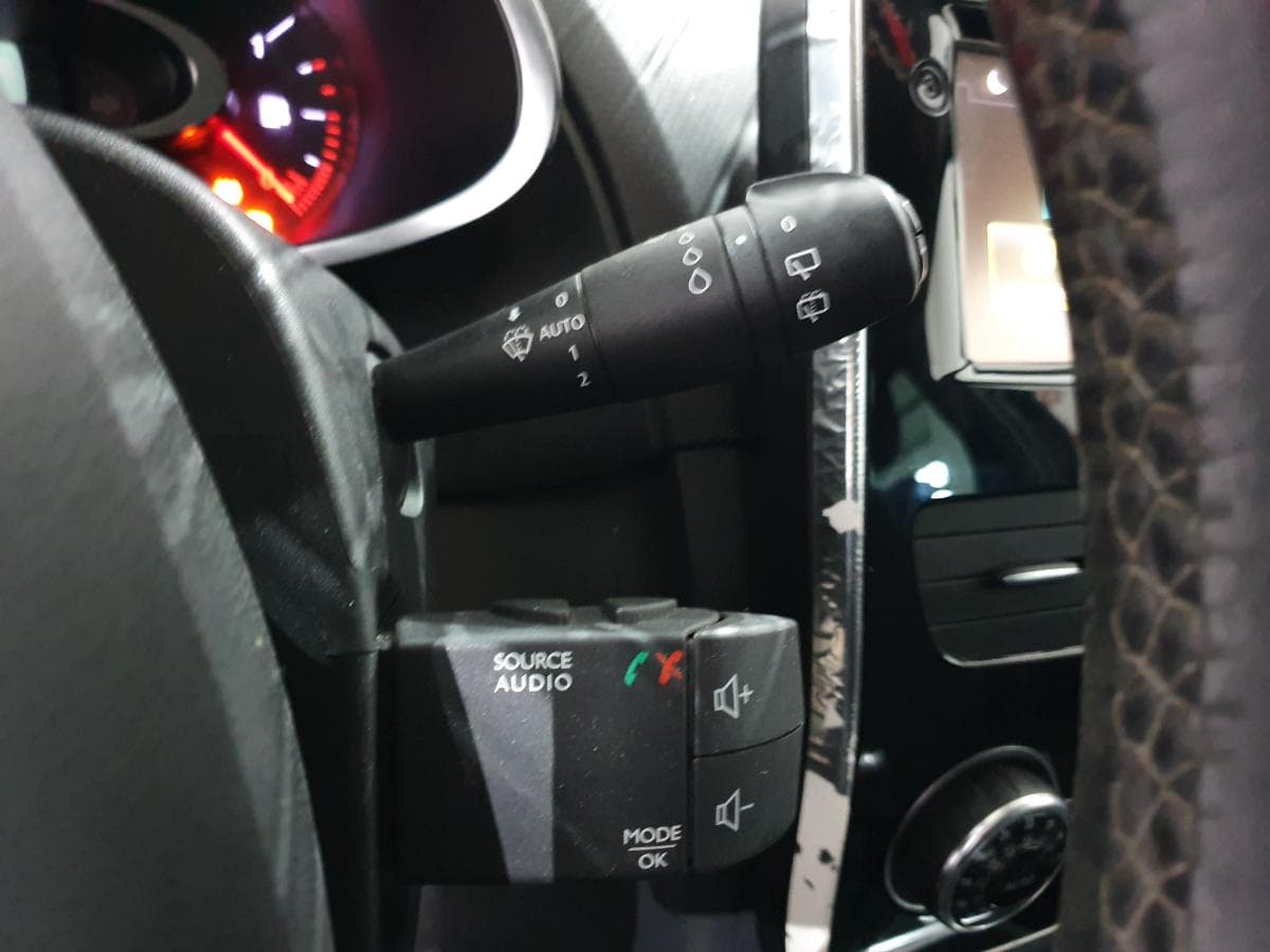 Renault Clio 1.5 DCI · Ano 2014 — image 33