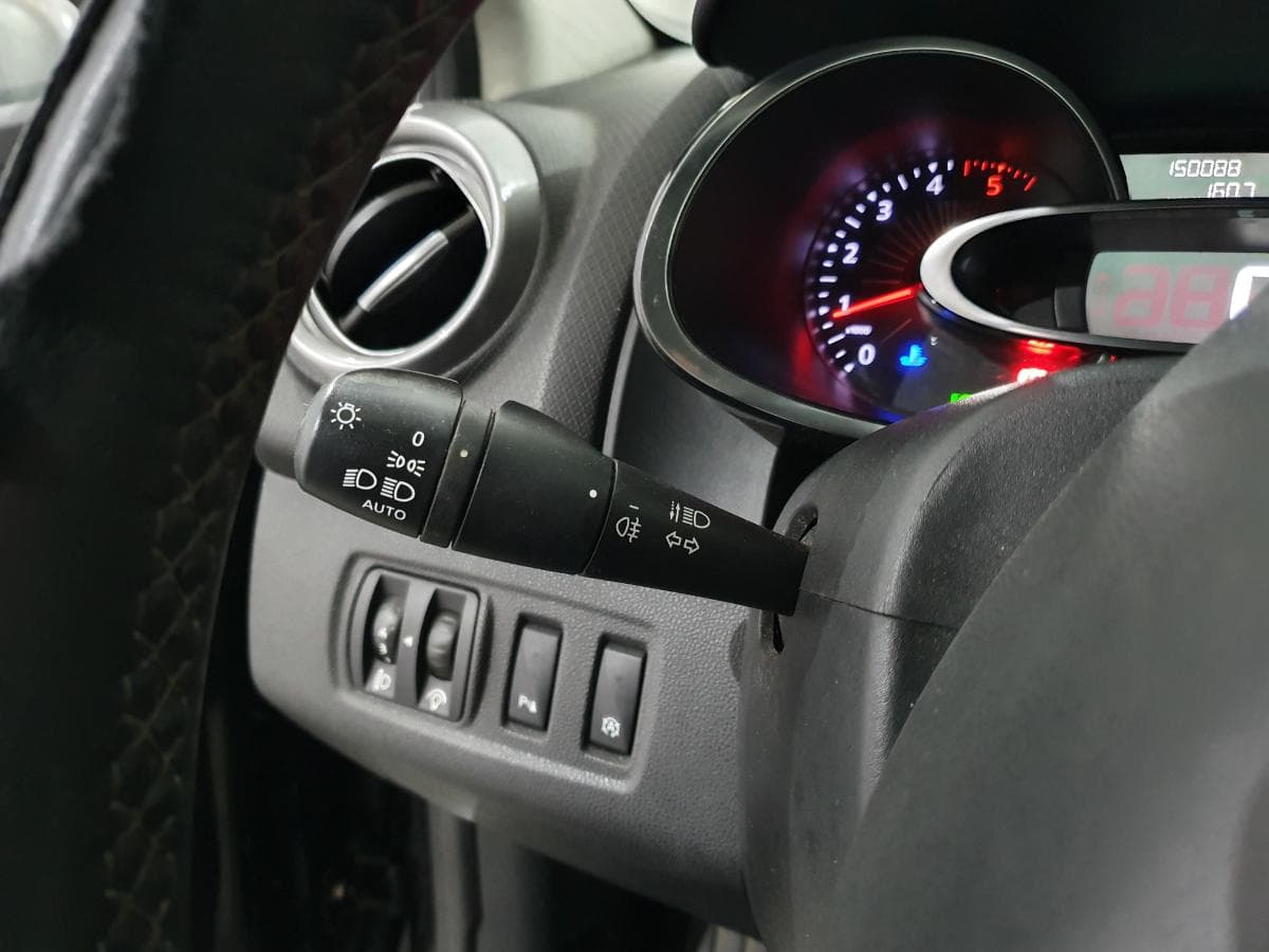 Renault Clio 1.5 DCI · Ano 2014 — image 34