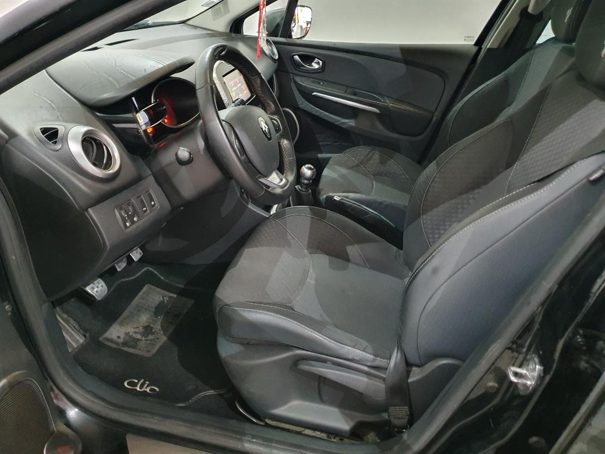 Renault Clio 1.5 DCI · Ano 2014 — image 36