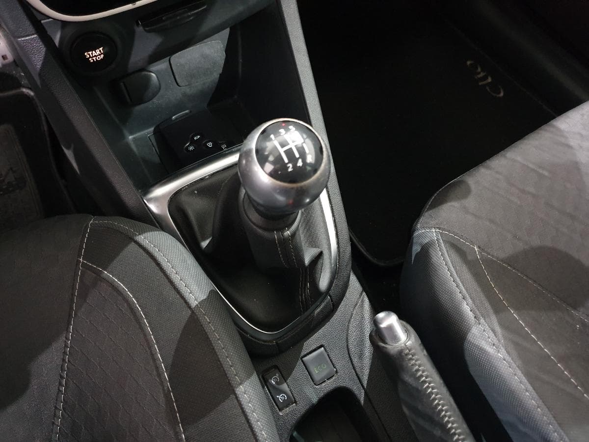 Renault Clio 1.5 DCI · Ano 2014 — image 40
