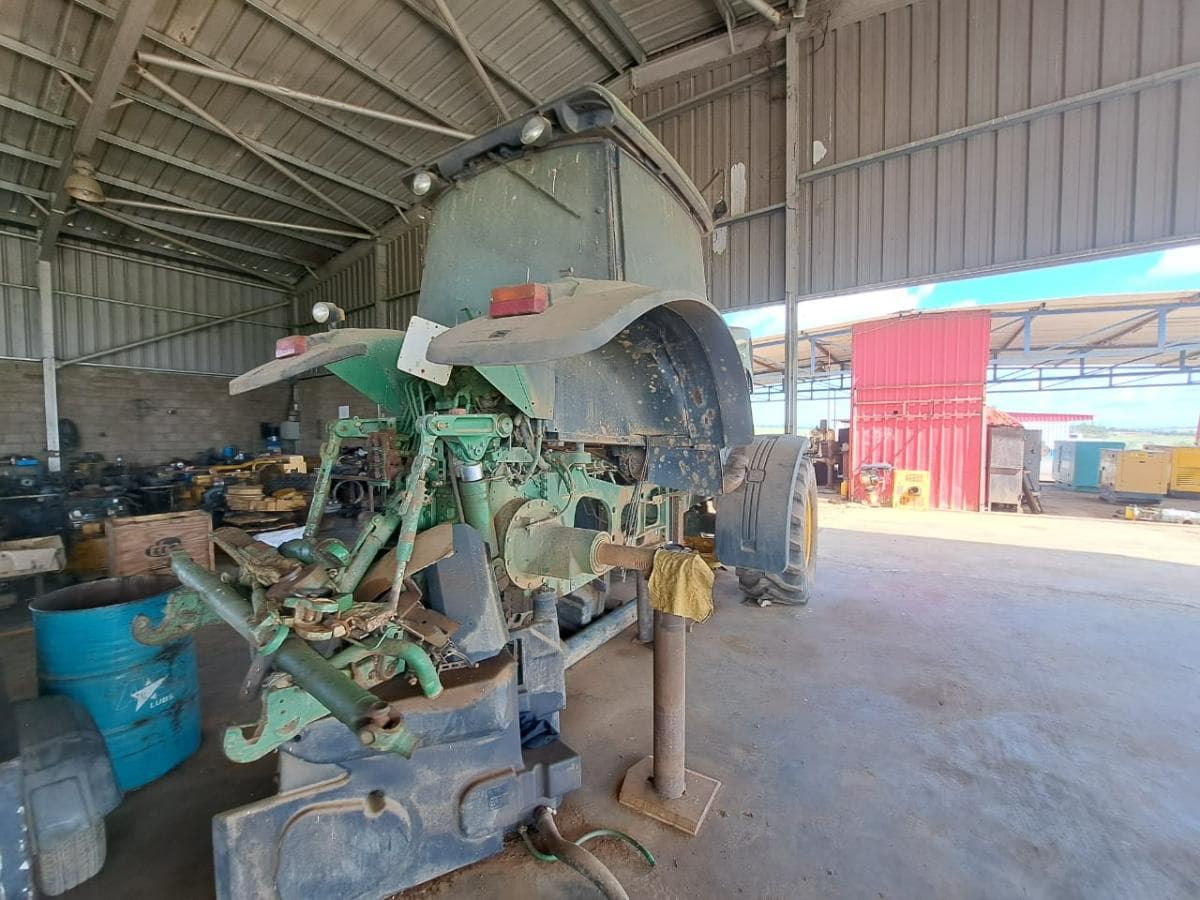 Trator agrícola John Deer 7830  · Samba Caju — imagen 3