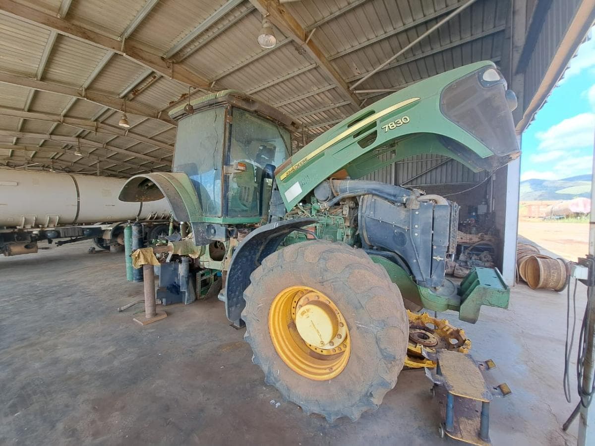 Trator agrícola John Deer 7830  · Samba Caju — imagen 8