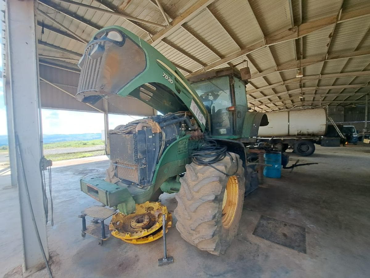 Trator agrícola John Deer 7830  · Samba Caju — imagen 4