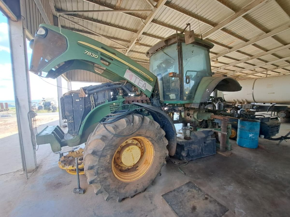 Trator agrícola John Deer 7830  · Samba Caju — imagen 9